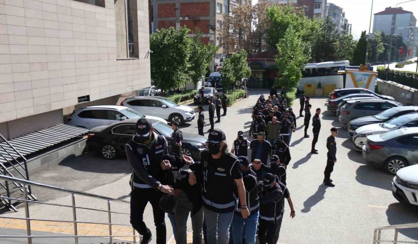 FETÖ’yü finanse eden Maydonoz Döner’e yapılan operasyonda 23 şüpheli yakalandı