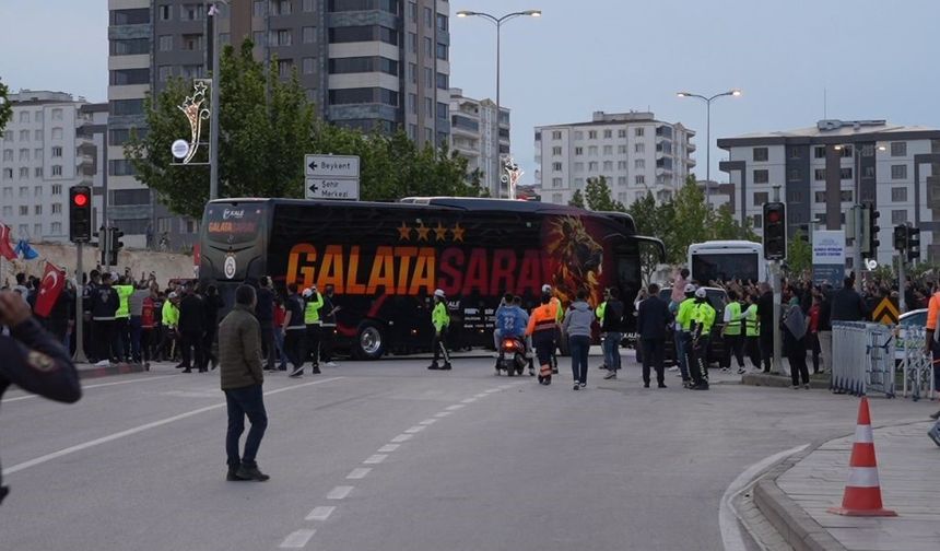 Galatasaray ve Trabzonspor kafileleri Gaziantep Stadyumu’nda