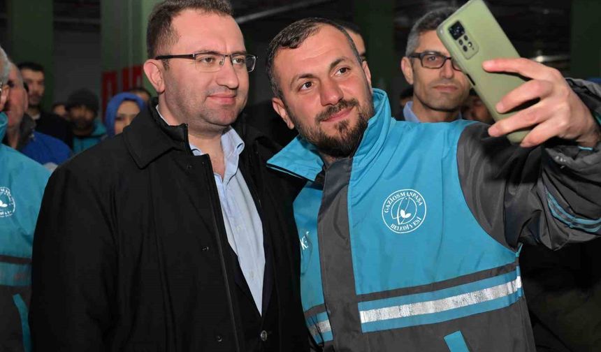 Gaziosmanpaşa’daki belediye işçileri 1 Mayıs’ı kutladı