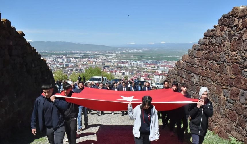 Gençlerden ecdada vefa