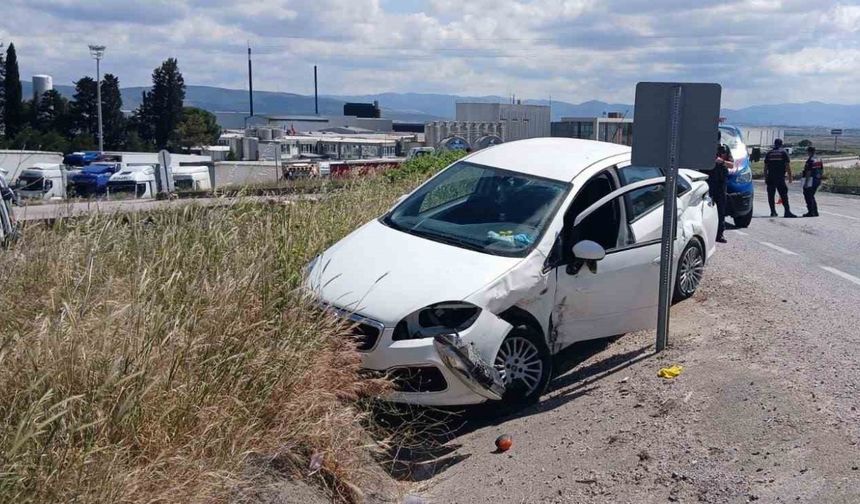 Gönen’de iki aracın çarpıştığı kazada 3 kişi yaralandı