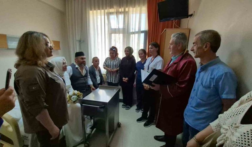 Hastane odasında nikah kıydılar