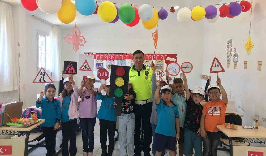 Hatay’da ilkokul öğrencilerine trafik eğitimi verildi