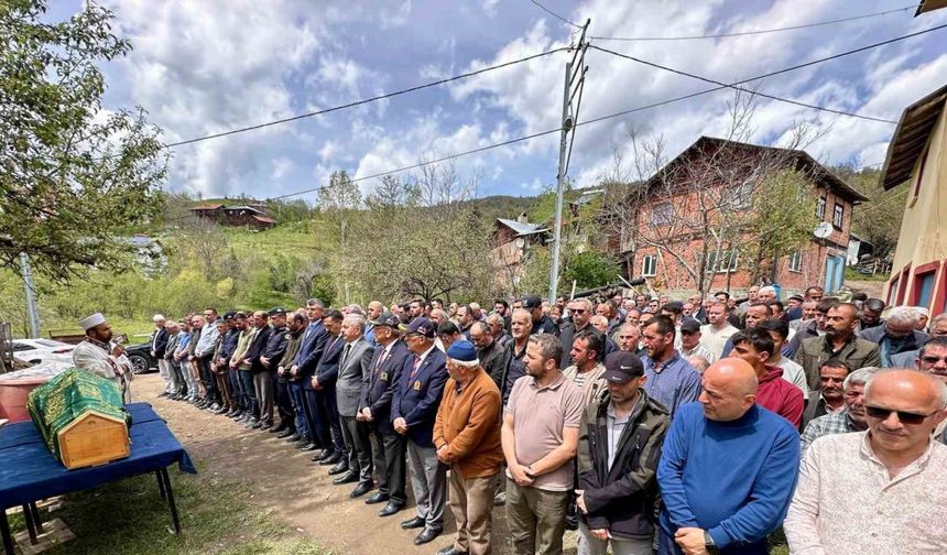 Hayatını kaybeden şehit babası son yolculuğuna uğurlandı