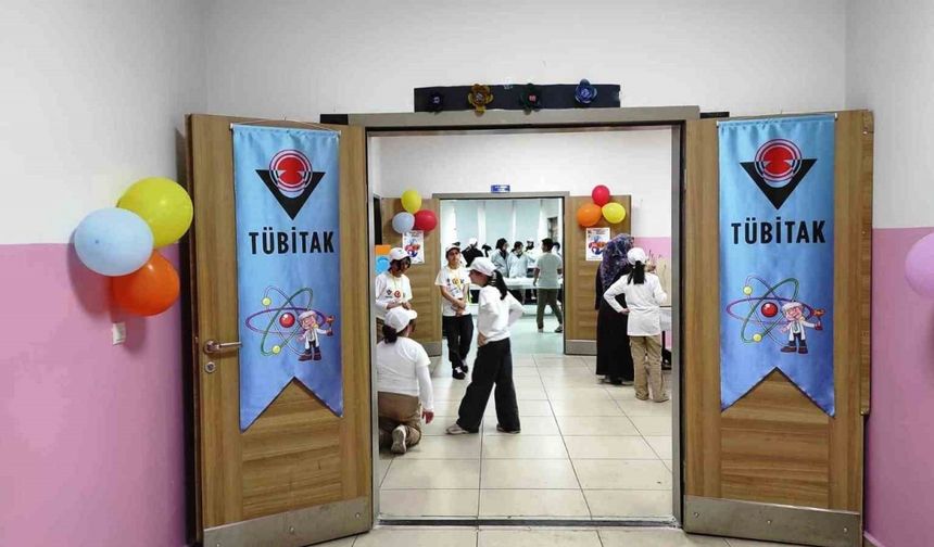 Hilalkent 125. Yıl İmam Hatip Ortaokulu öğrencileri bilim fuarında hünerlerini sergiledi
