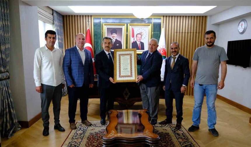 İhlas Vakfı kurucular kurulu üyeleri Vali Ekici ile bir araya geldi
