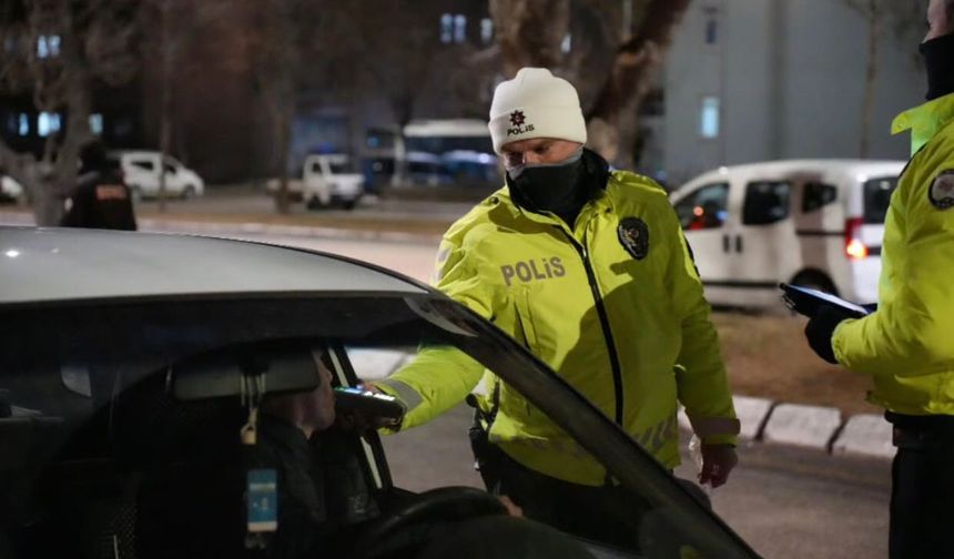 Isparta’da kusurlu bulunan 4 araç sürücüsüne idari para cezası