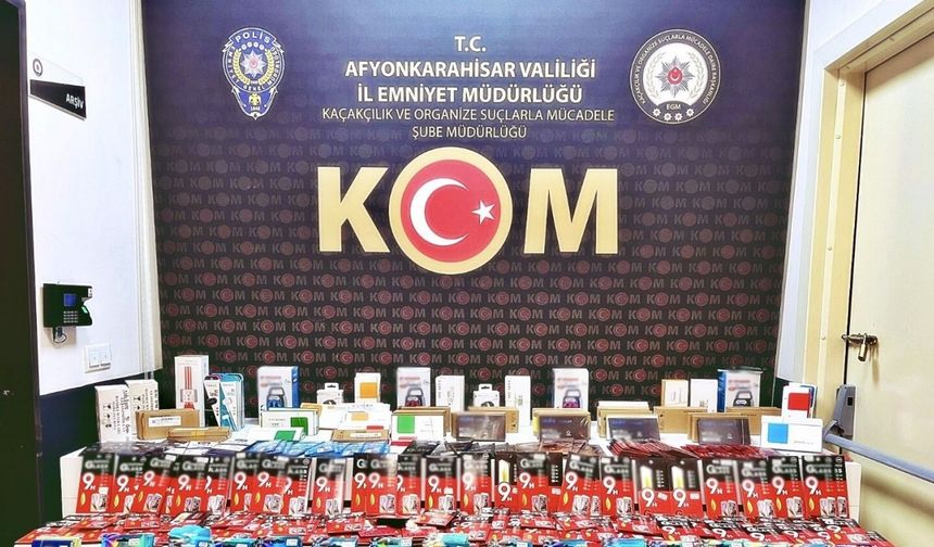 Kaçak telefon parçaları ele geçirildi
