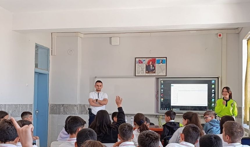 Karapınar’da öğrencilere trafik güvenliği semineri verildi