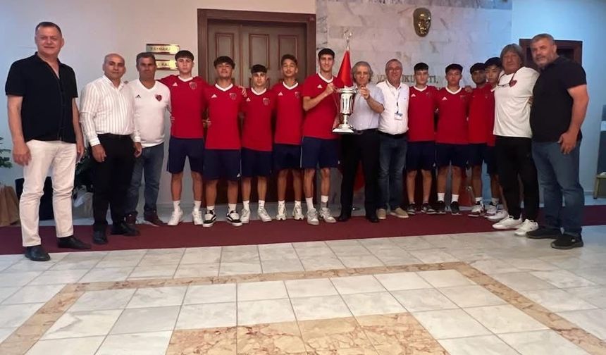 Kaymakam Keklik, şampiyonlarla bir aray geldi