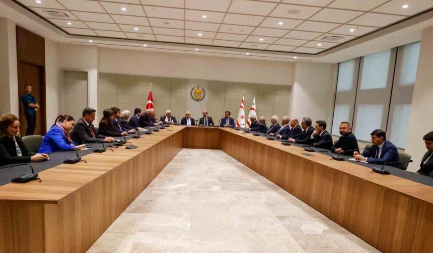 KKTC Cumhurbaşkanı Tatar, TDT Aksakallar Konseyi Başkanı Yıldırım ile görüştü