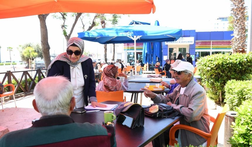 Konyaaltı Belediyesi Emekli Kahvelerinde vatandaşlarla bir araya geldi