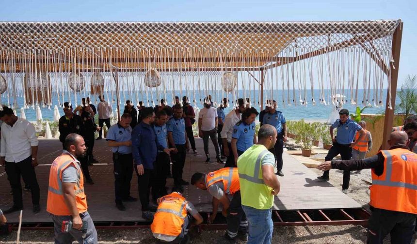 Konyaaltı sahilinde kıyı işgali denetimi gerginliğe dönüştü, bazı çalışanlar fenalaştı