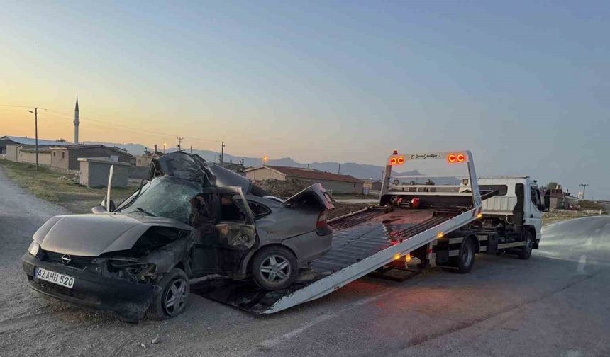 Konya’da direğe çarpan otomobilin sürücüsü hayatını kaybetti