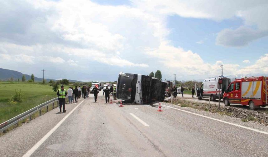 Konya’da yolcu otobüsü devrildi: 13 yaralı