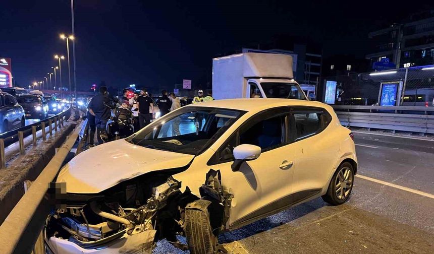 Küçükçekmece E-5’te alkollü sürücü zincirleme kazaya neden oldu