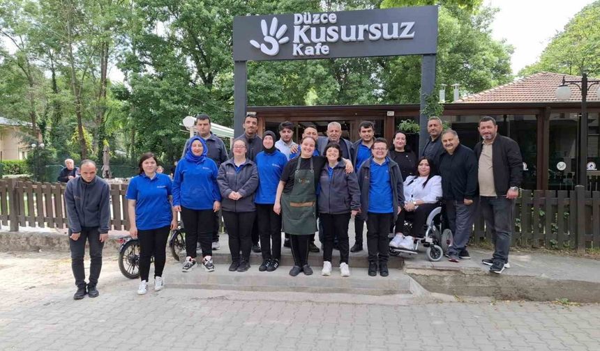 Kusursuz kefenin çalışanlarıyla bir araya geldiler