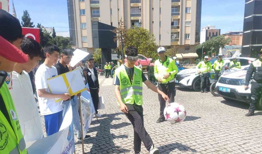 Manisa’da öğrenciler alkol gözlüğü takıp penaltı kullandı