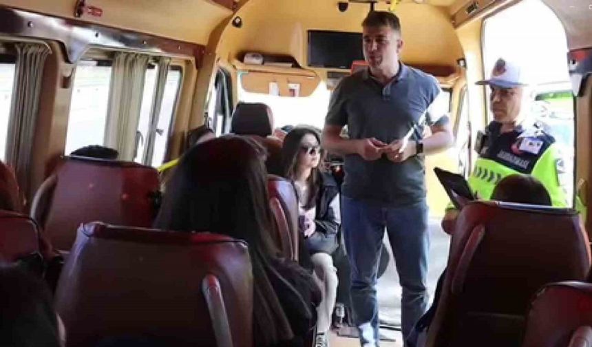 Manisa’da sivil jandarma yolcu gibi otobüse binerek denetleme yaptı