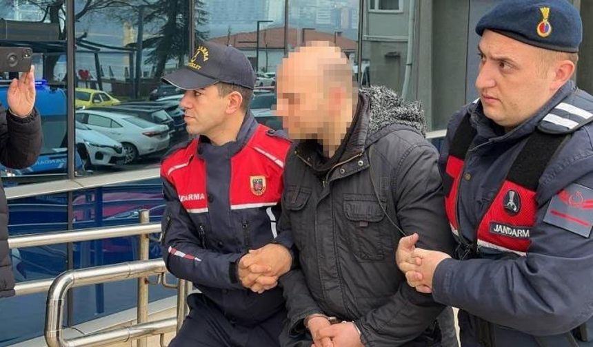 Market çalışanına "Başımıza ne geldiyse kapalılar yüzünden geldi" diyen öğretmene beraat kararı