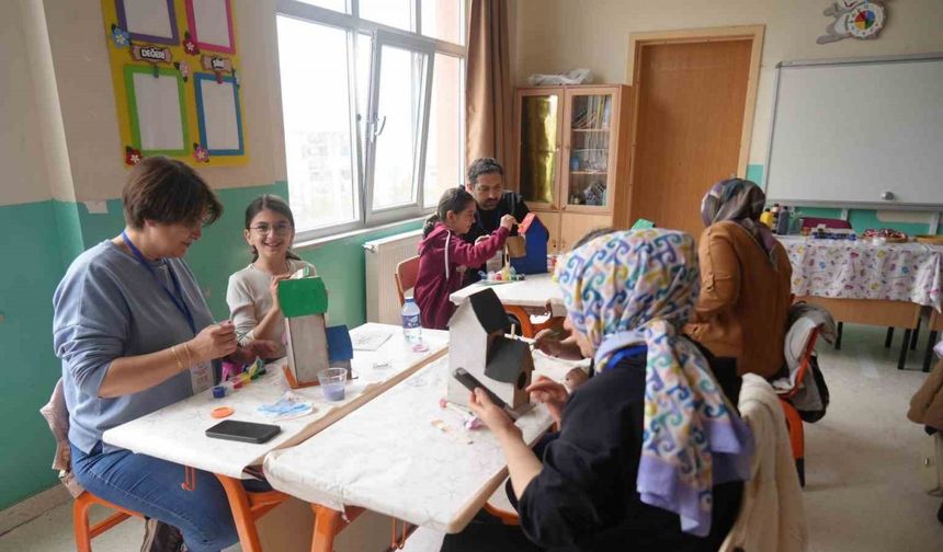 MEB’in ’Ailemle Eğitim Yolculuğum’ projesiyle veliler ve öğrenciler atölyede buluştu