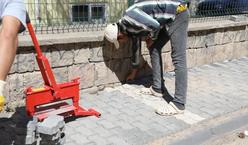 Melikgazi, İldem’e konforlu yaya yolları yapıyor