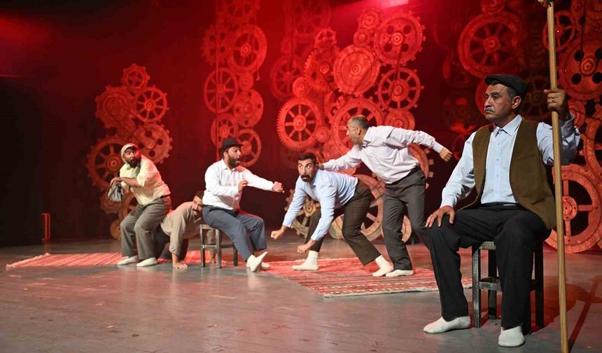 Mersin Şehir Tiyatrosu ‘Misafir’ oyununu Gülnar’da sahneledi