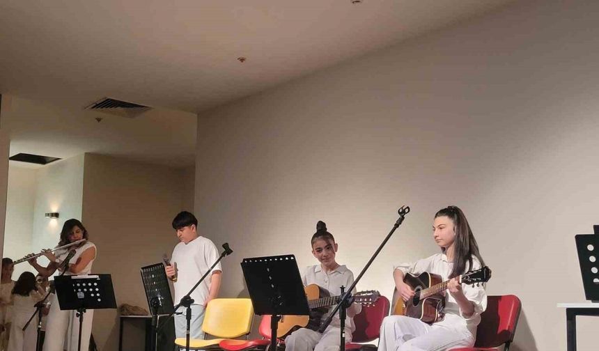 Mesir Ortaokulu öğrencilerinden unutulmaz müzik şöleni