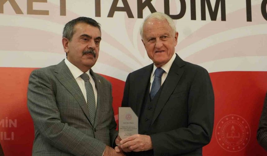 Milli Eğitim Bakanı Tekin, 55 okul yaptıran 44 hayırseverlerle buluştu