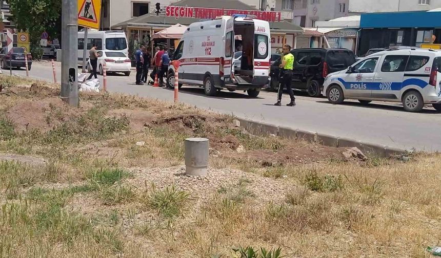 Motosiklet yayaya çarptı: 1 yaralı