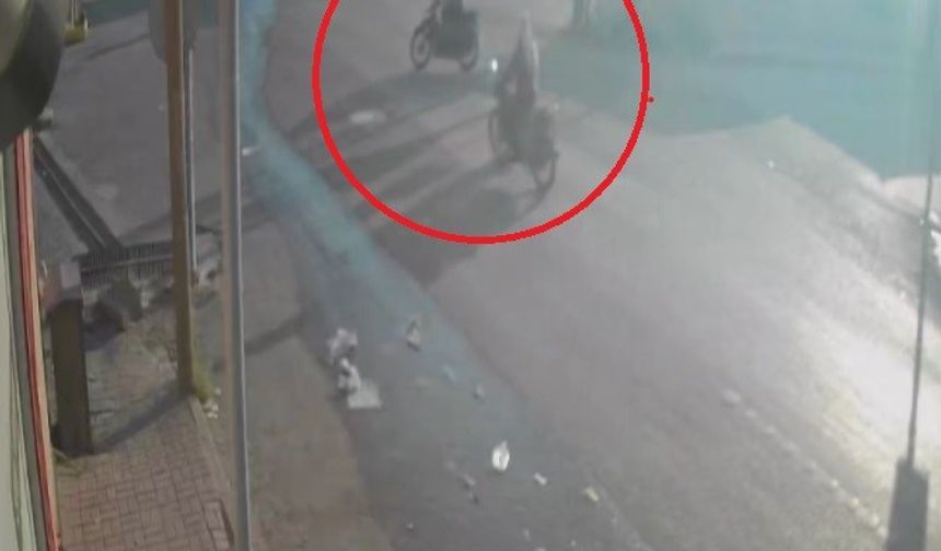 Motosikletlerin çarpıştığı kazada, yaşlı adam ağır yaralandı