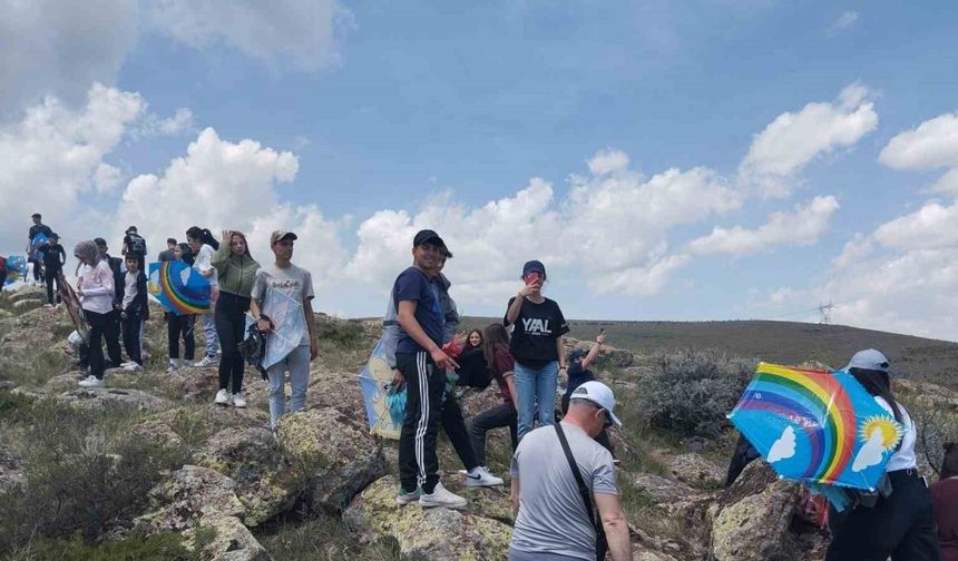 Niğde’de öğrenciler gençlik yürüyüşü yaptı
