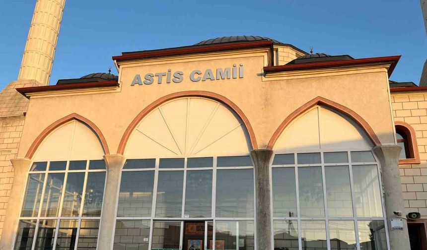 Öğle namazını kıldırdı, kalp krizi geçirip hayatını kaybetti