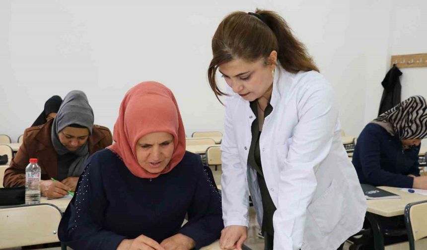 Okuma yazma kursları ile geleceğe güvenle bakıyorlar