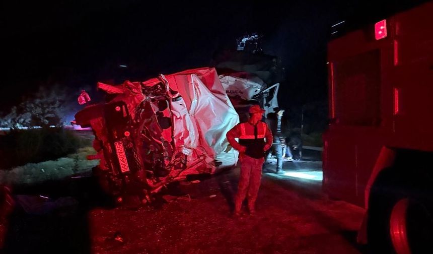 Ordu’da 2 kamyon kafa kafaya çarpıştı: 1 ölü, 1 yaralı