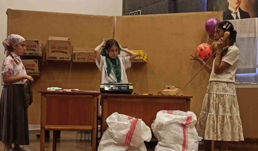 Ortaokul öğrencilerinin tiyatro performansı tam not aldı