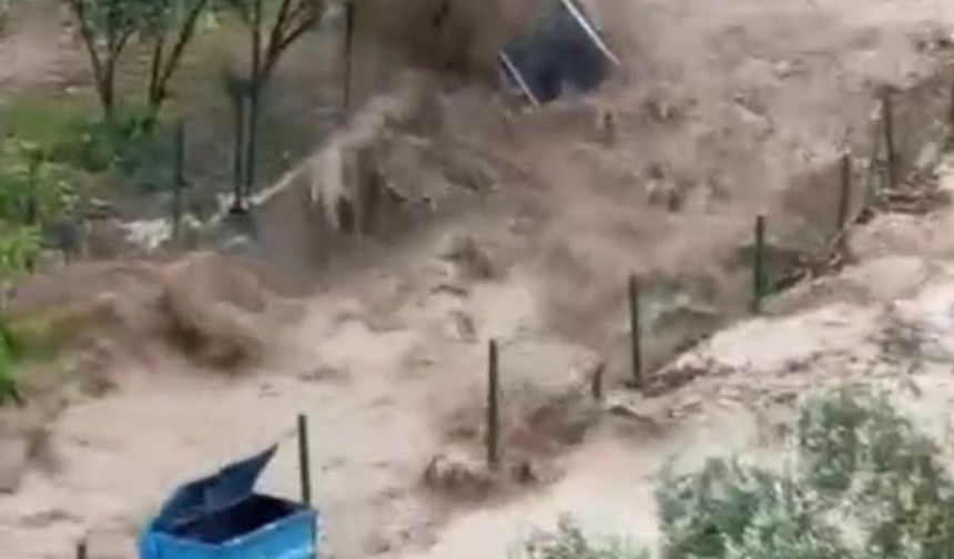 Osmaniye’de onlarca araç sel sularına kapıldı