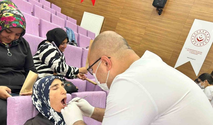 Otizmli çocuklar ve annelerine ücretsiz diş taraması