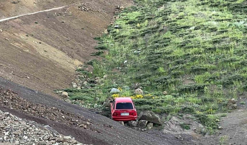 Otomobil şarampole yuvarlandı: 2’si çocuk 7 yaralı