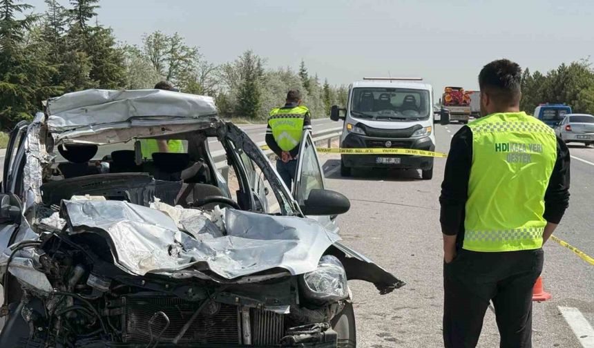 Otomobil tıra arkadan çarptı: 1 ölü, 4 yaralı
