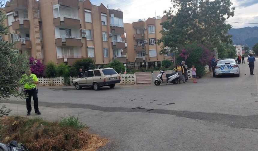 Otomobille çarpışan motosikletin sürücüsü yaralandı