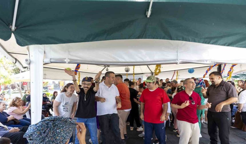 Özel bireyler nostaljik partide buluştu