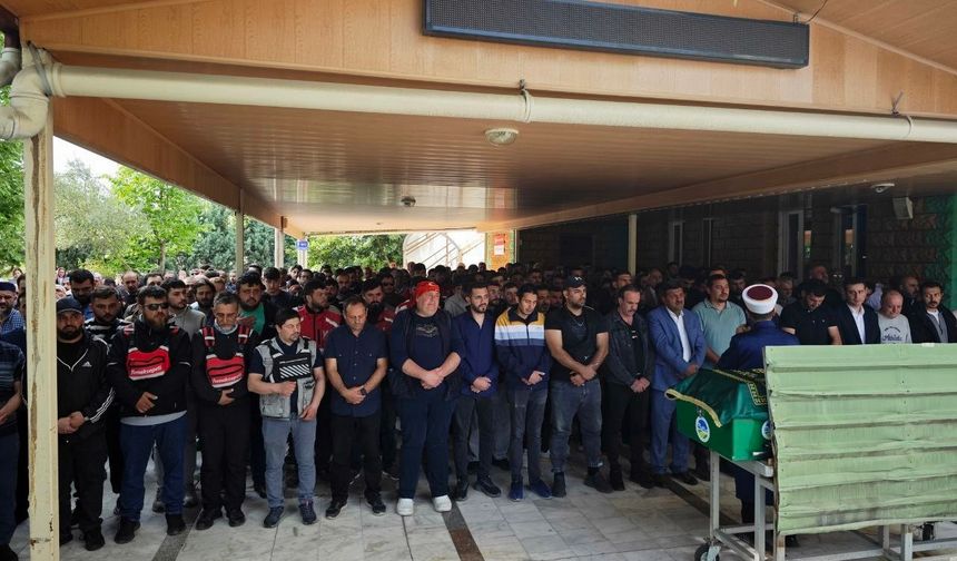 Paket götürürken kazada hayatını kaybeden motokurye son yolculuğuna uğurlandı