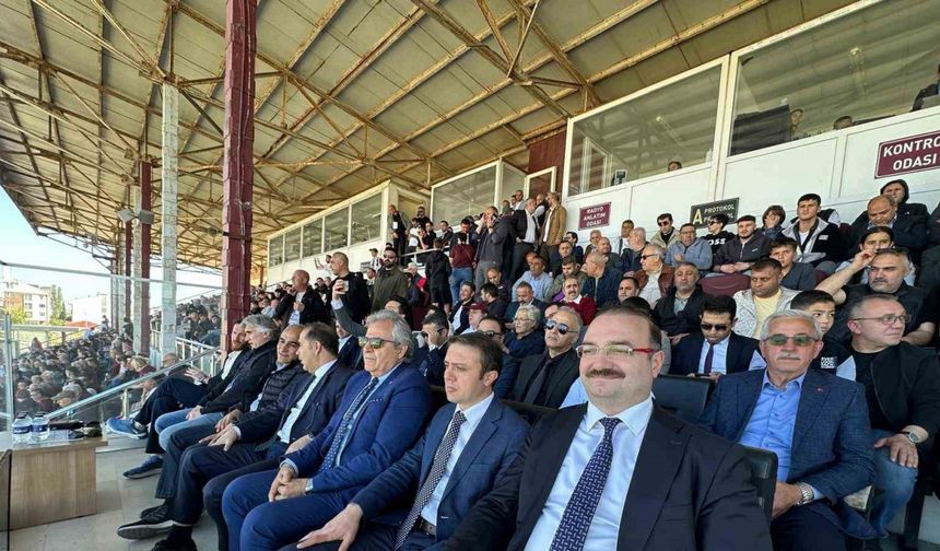 Rektör Hacımüftüoğlu, Erzurumspor’u yalnız bırakmadı