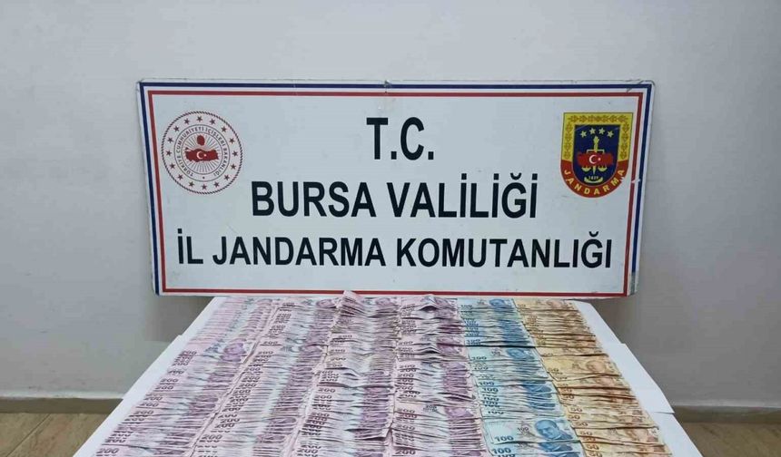 Sahte jandarmayı gerçek jandarma yakaladı