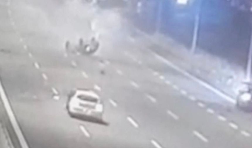 Sakarya’da feci kaza: 9 yaşındaki çocuk taklalar atan otomobilden yola savruldu