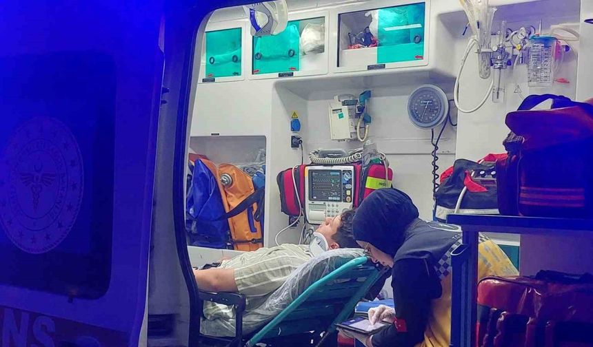 Sakarya’da otomobil ile motosiklet çarpıştı: 3 yaralı