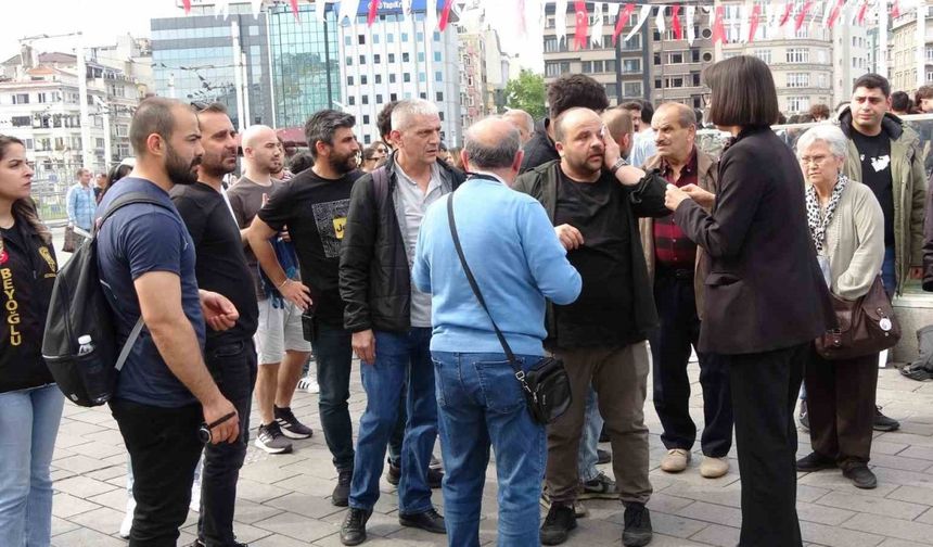 Taksim’de iki grup arasında kavga kamerada