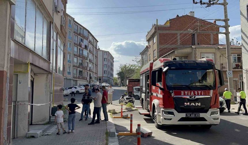 Tamir ettiği arabasının altında kalan adam hayatını kaybetti