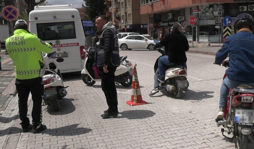 Tavşanlı’da ehliyetsiz ve kasksız sürücülere geçit verilmiyor